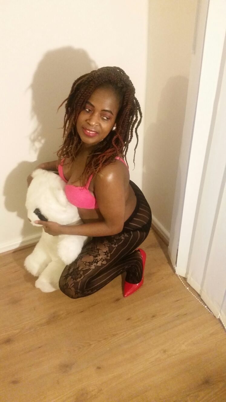 https://cdn.adultwork.com/gallery/G12/5945270.jpg