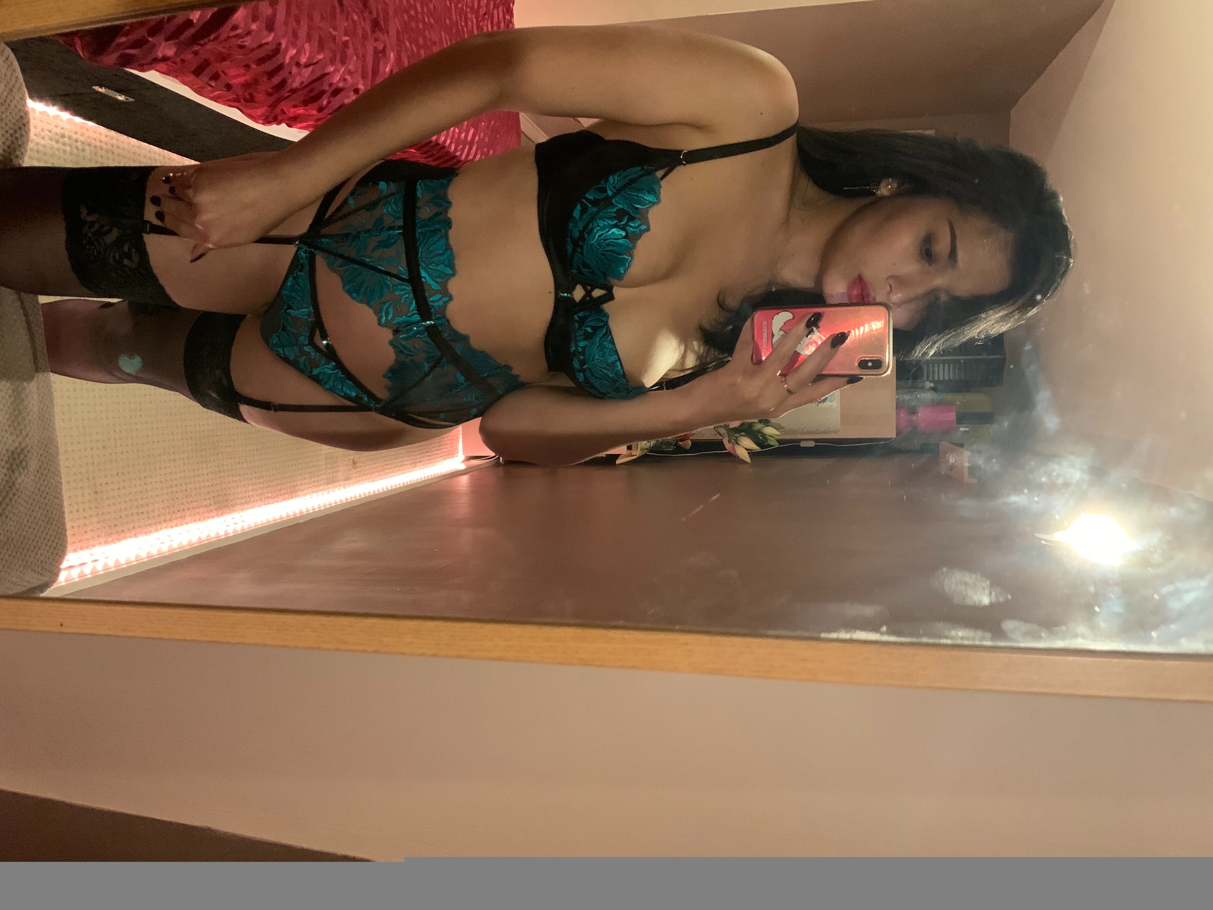 https://cdn.adultwork.com/gallery/G12/8298933.jpg