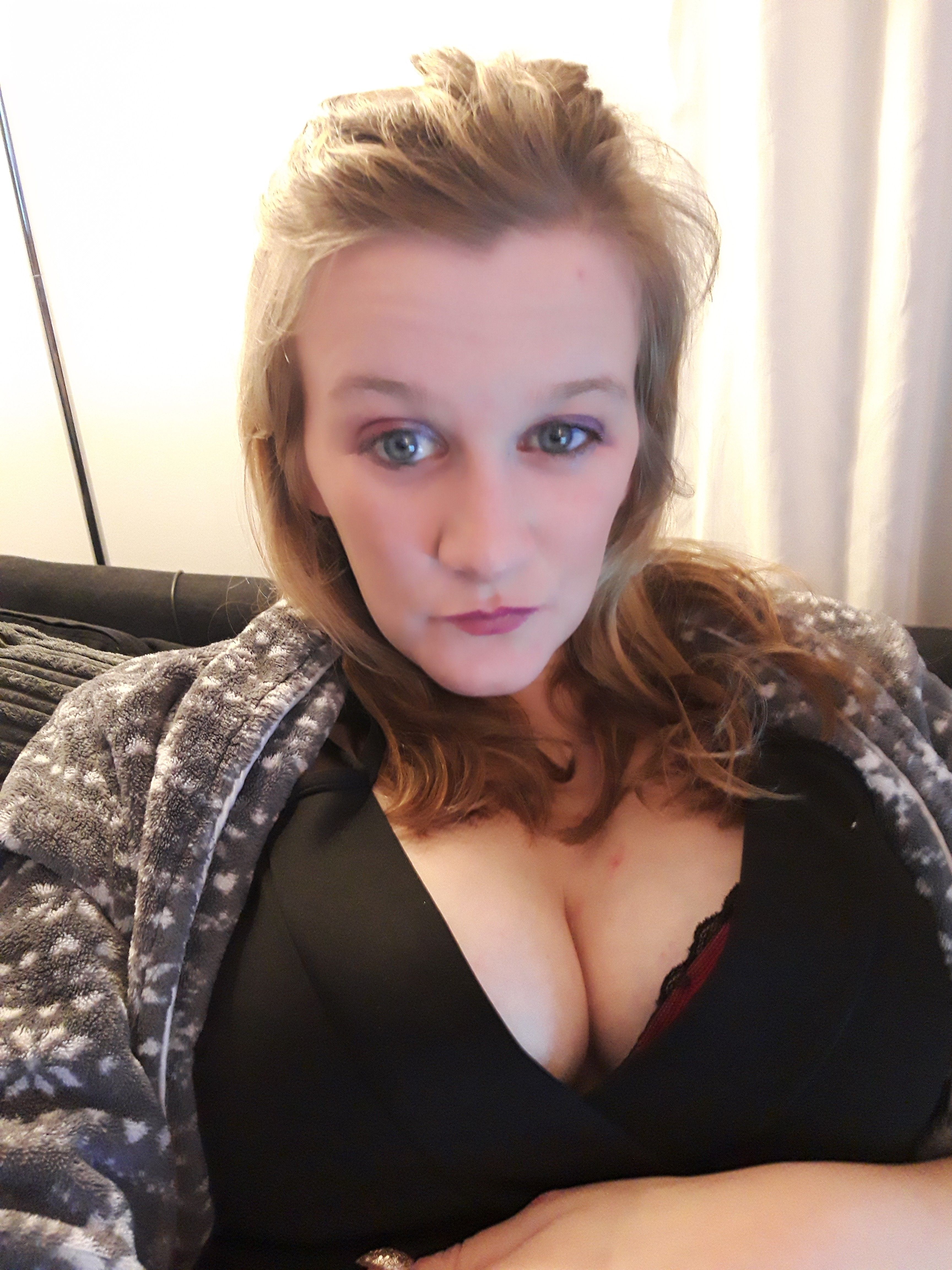 https://cdn.adultwork.com/gallery/G12/8322230.jpg