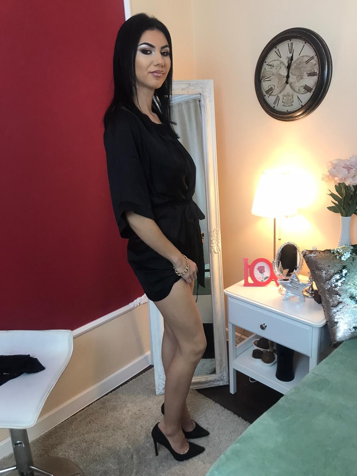 https://cdn.adultwork.com/gallery/G12/8340566.jpg