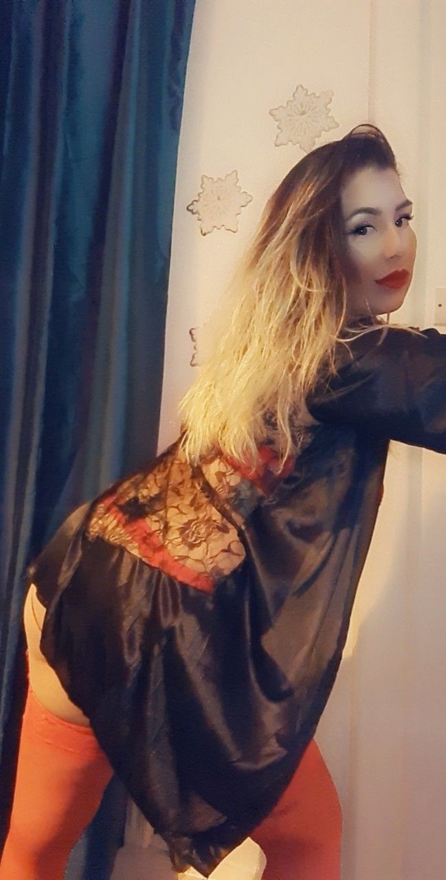 https://cdn.adultwork.com/gallery/G12/8341721.jpg