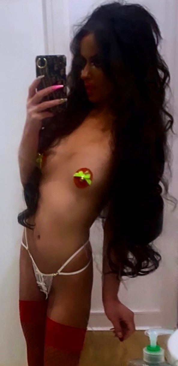 https://cdn.adultwork.com/gallery/G12/8341917.jpg