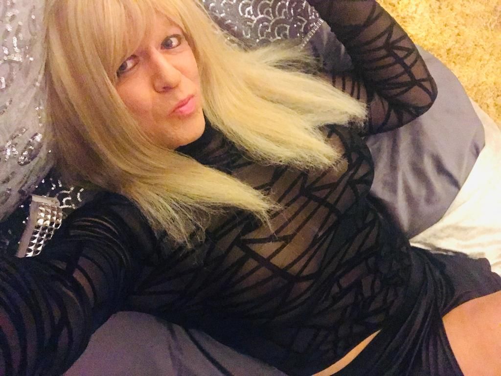 https://cdn.adultwork.com/gallery/G12/8344027.jpg