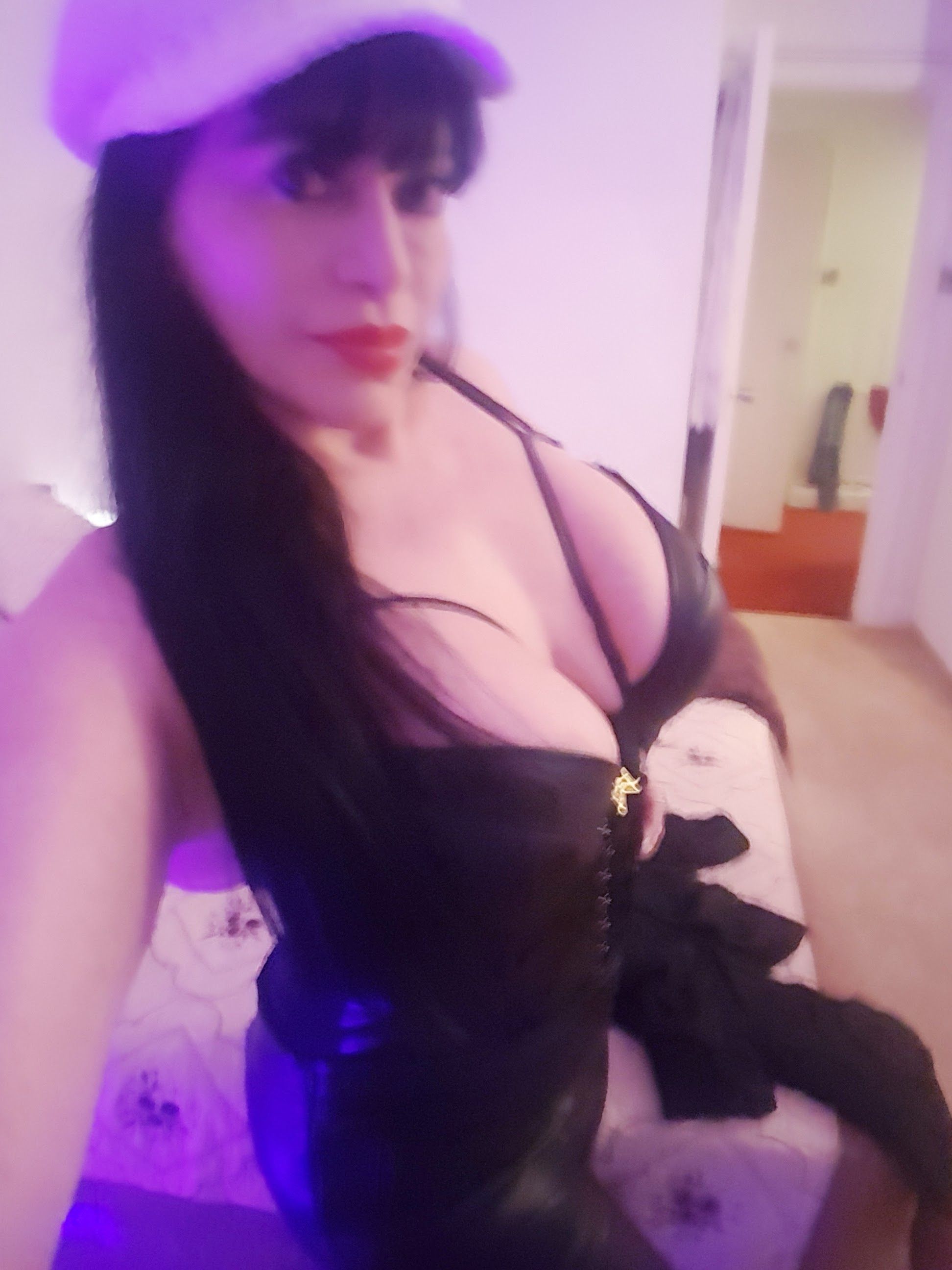 https://cdn.adultwork.com/gallery/G12/8344854.jpg