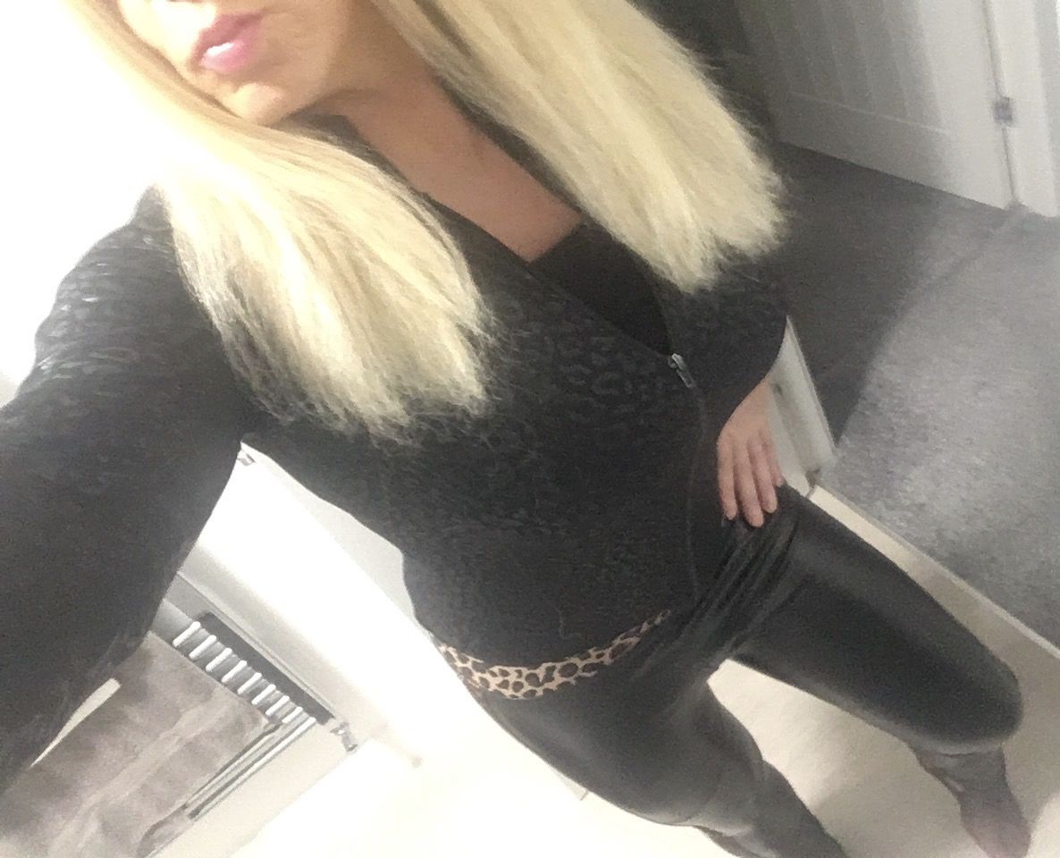 https://cdn.adultwork.com/gallery/G12/8344878.jpg