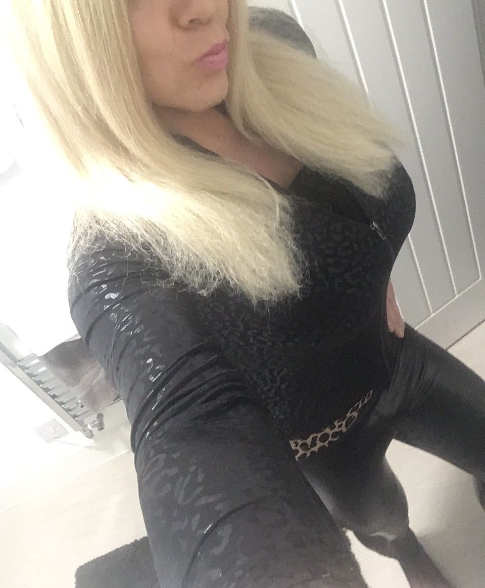 https://cdn.adultwork.com/gallery/G12/8344880.jpg