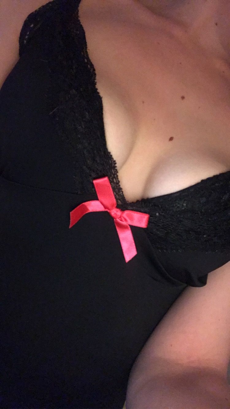 https://cdn.adultwork.com/gallery/G12/8353465.jpg