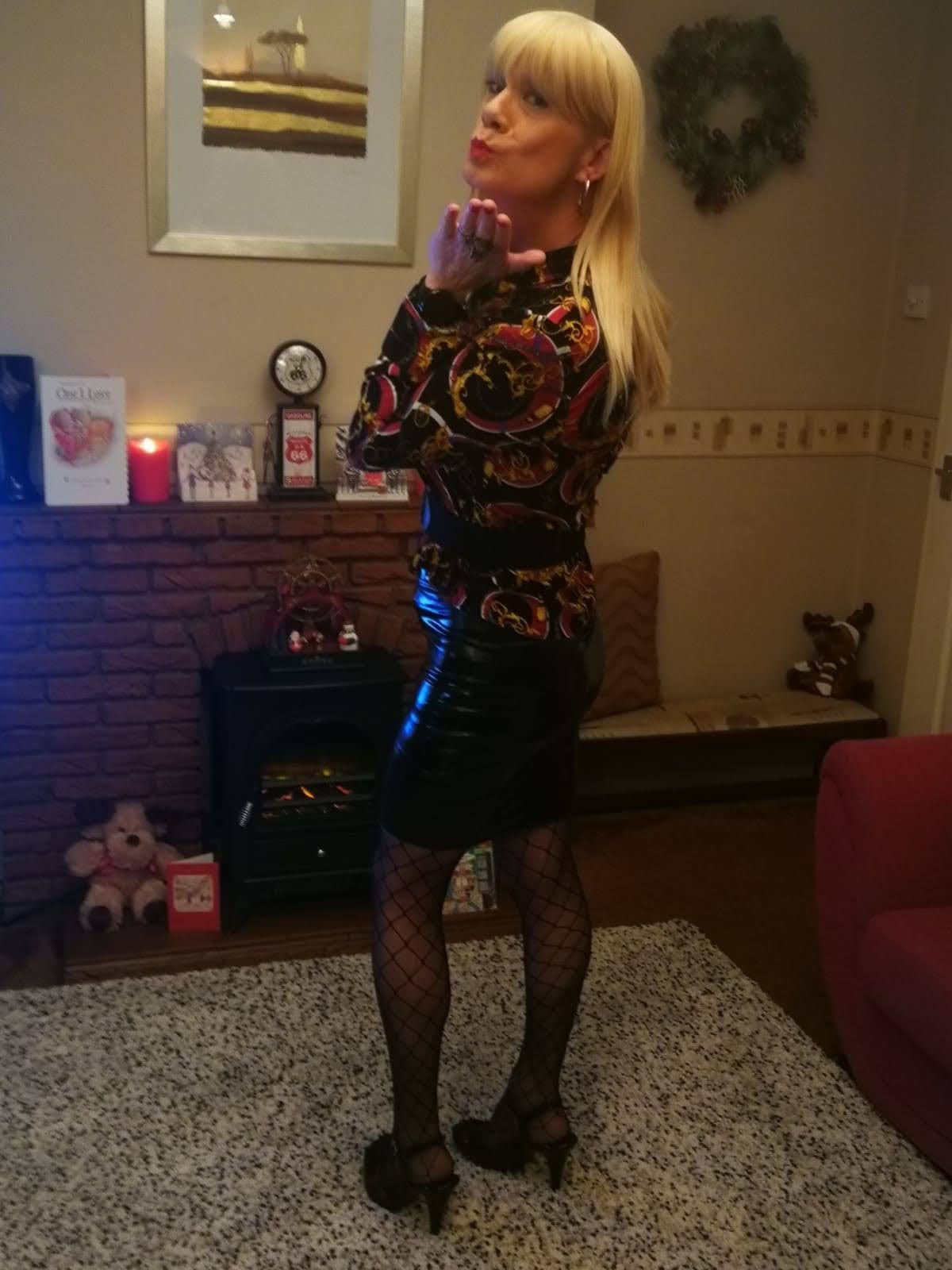 https://cdn.adultwork.com/gallery/G12/8356573.jpg