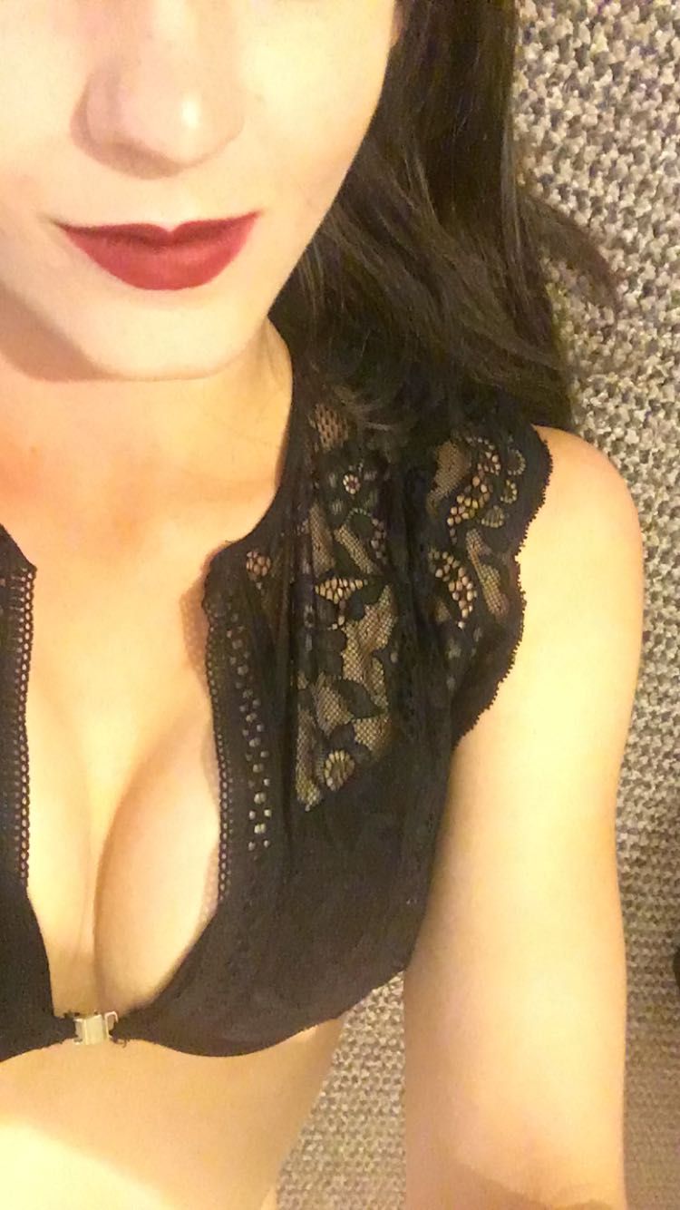 https://cdn.adultwork.com/gallery/G12/8361956.jpg