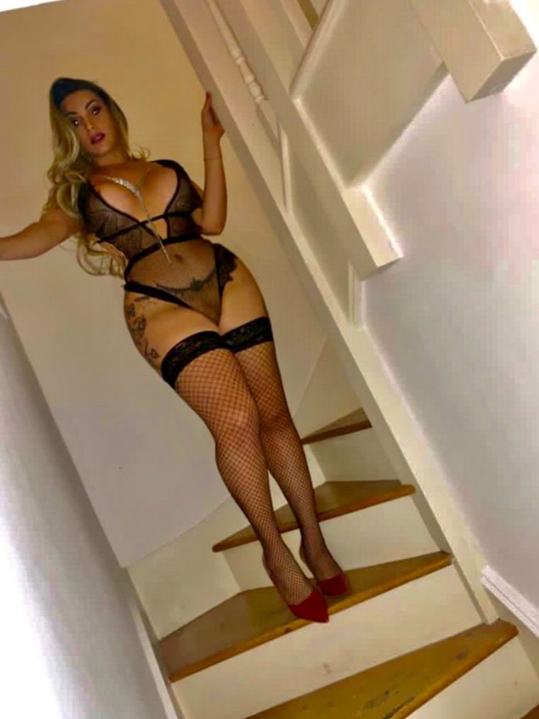 https://cdn.adultwork.com/gallery/G12/8369534.jpg