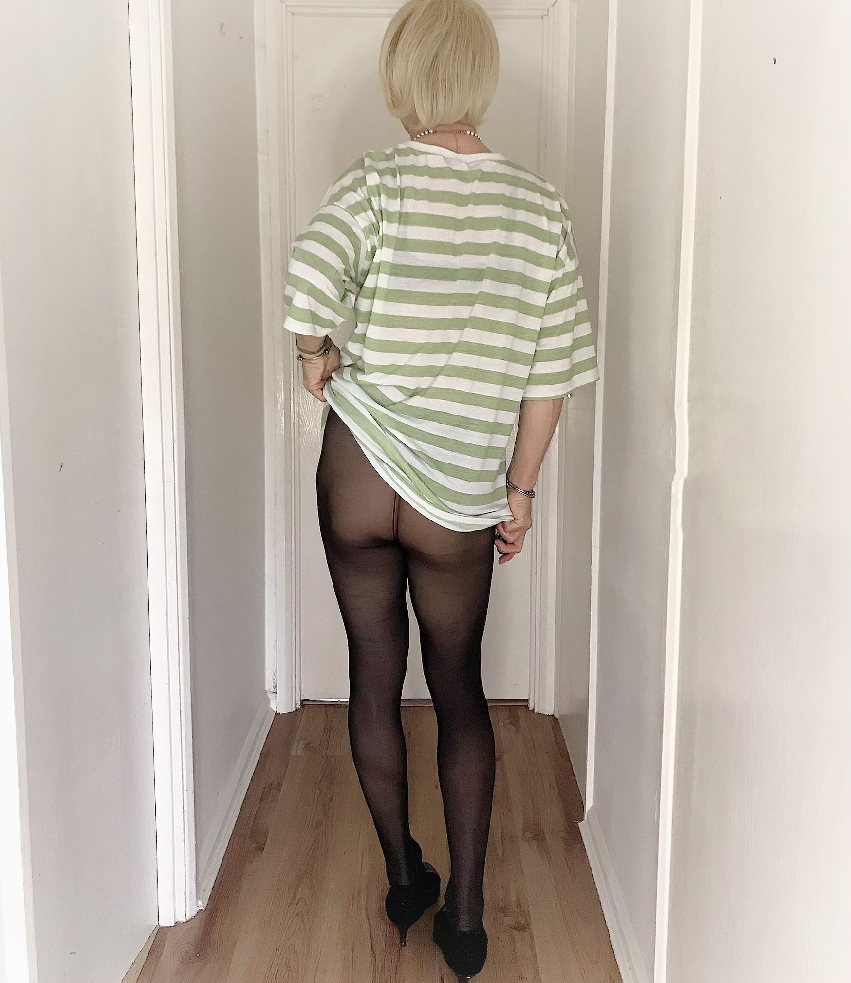 https://cdn.adultwork.com/gallery/G12/8369878.jpg