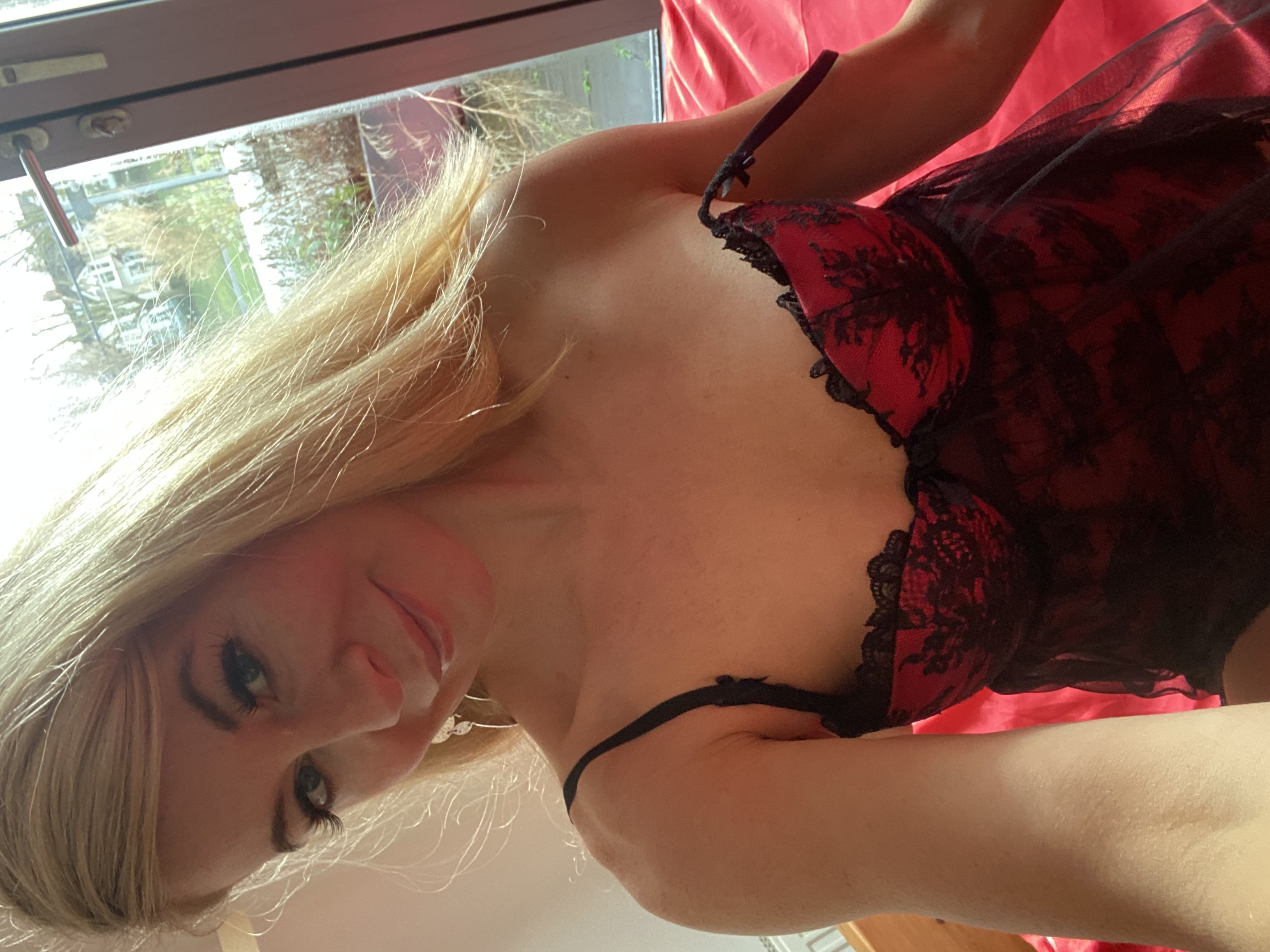 https://cdn.adultwork.com/gallery/G12/8369897.jpg