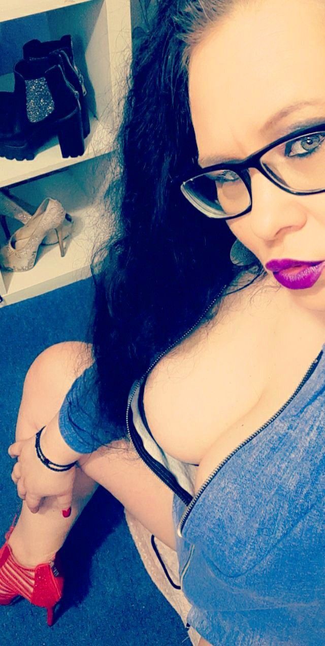 https://cdn.adultwork.com/gallery/G12/8371912.jpg