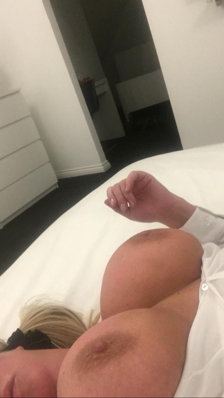 https://cdn.adultwork.com/gallery/G12/8375232.jpg