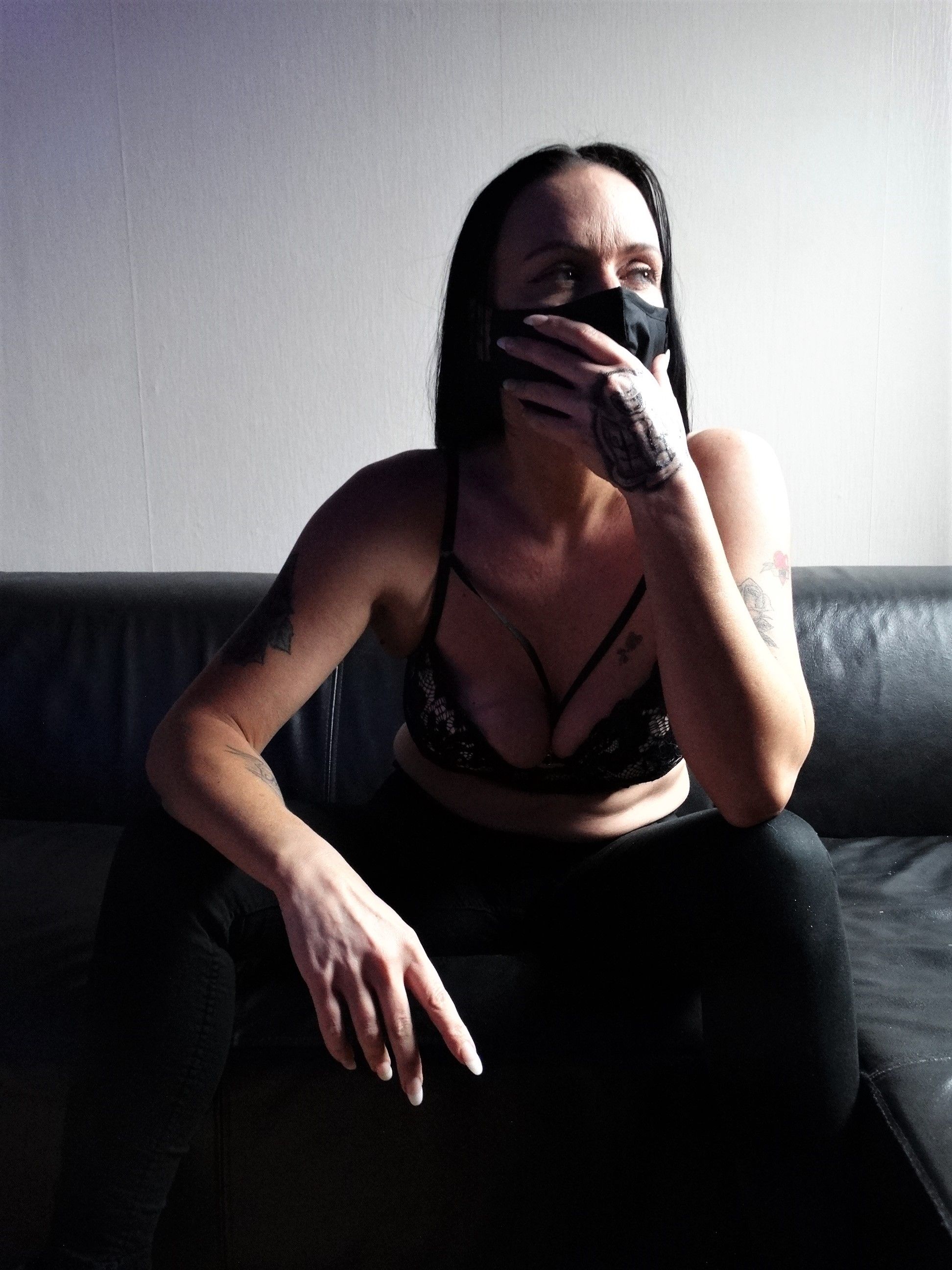 https://cdn.adultwork.com/gallery/G12/8375454.jpg