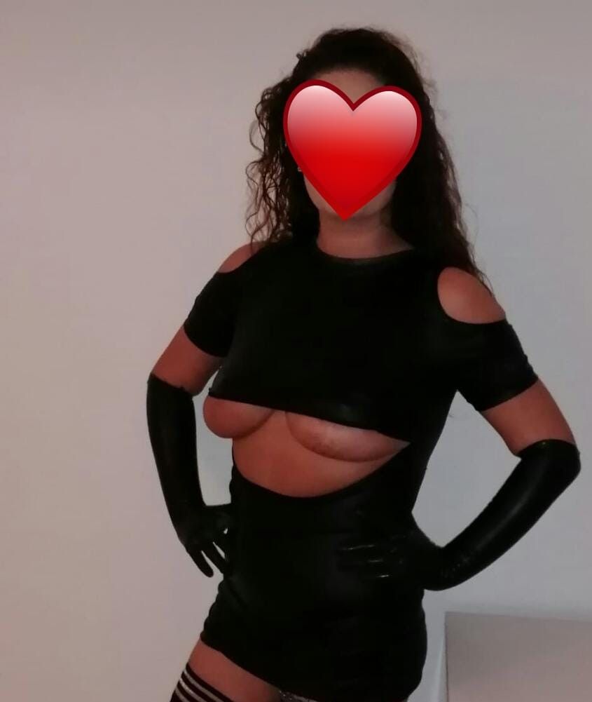 https://cdn.adultwork.com/gallery/G12/8376214.jpg