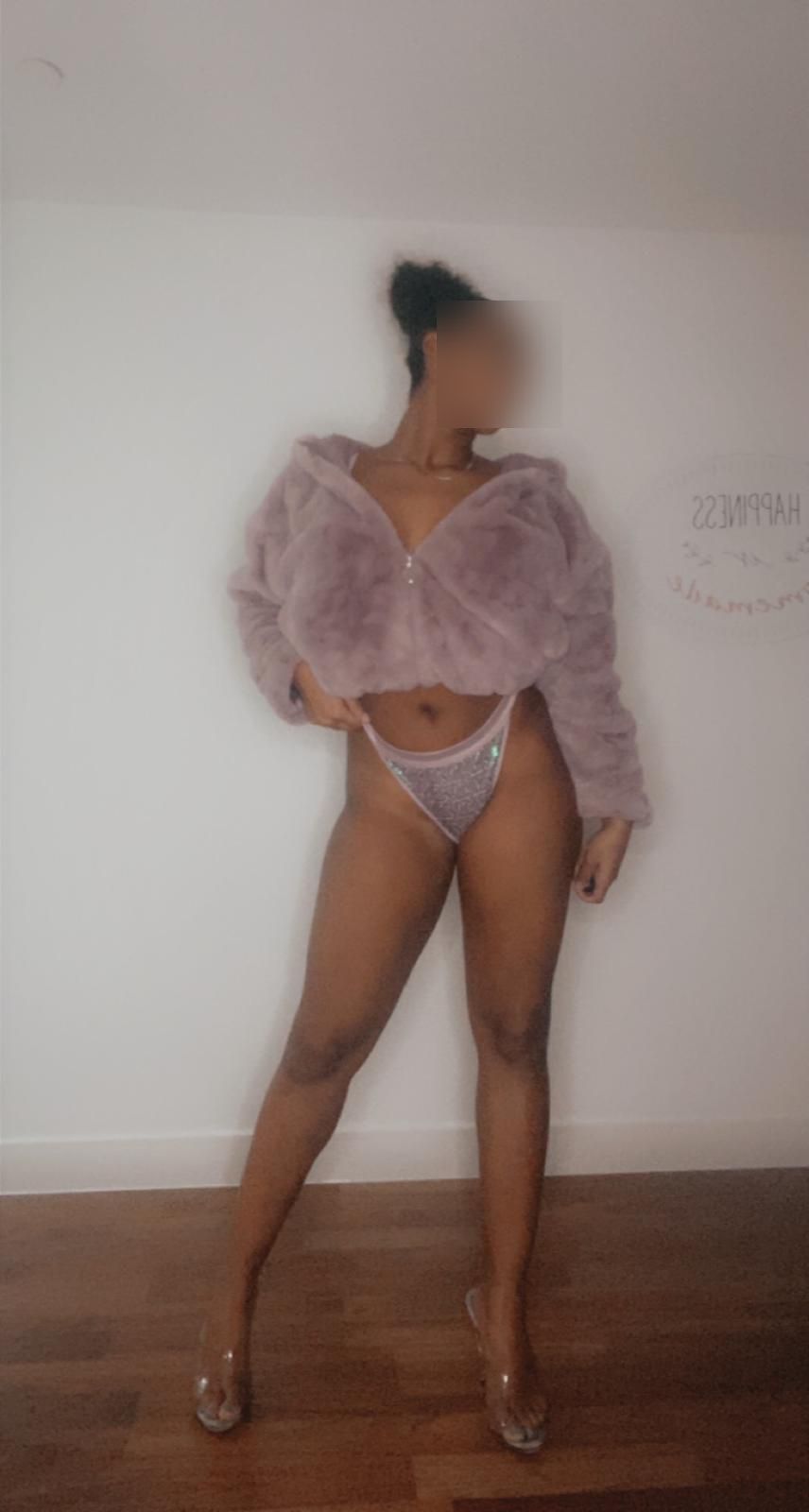 https://cdn.adultwork.com/gallery/G12/8376487.jpg