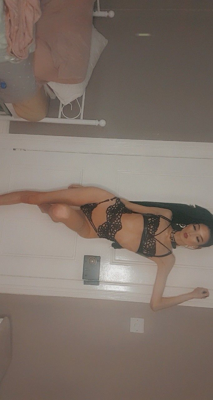 https://cdn.adultwork.com/gallery/G12/8376504.jpg