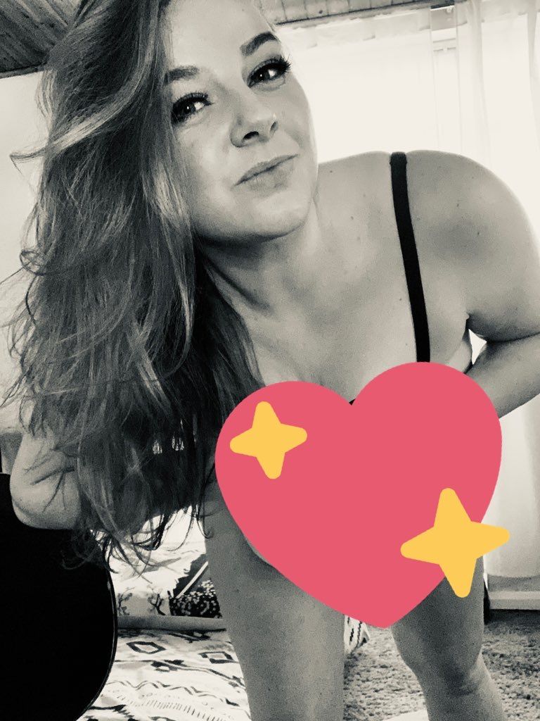 https://cdn.adultwork.com/gallery/G12/8376965.jpg