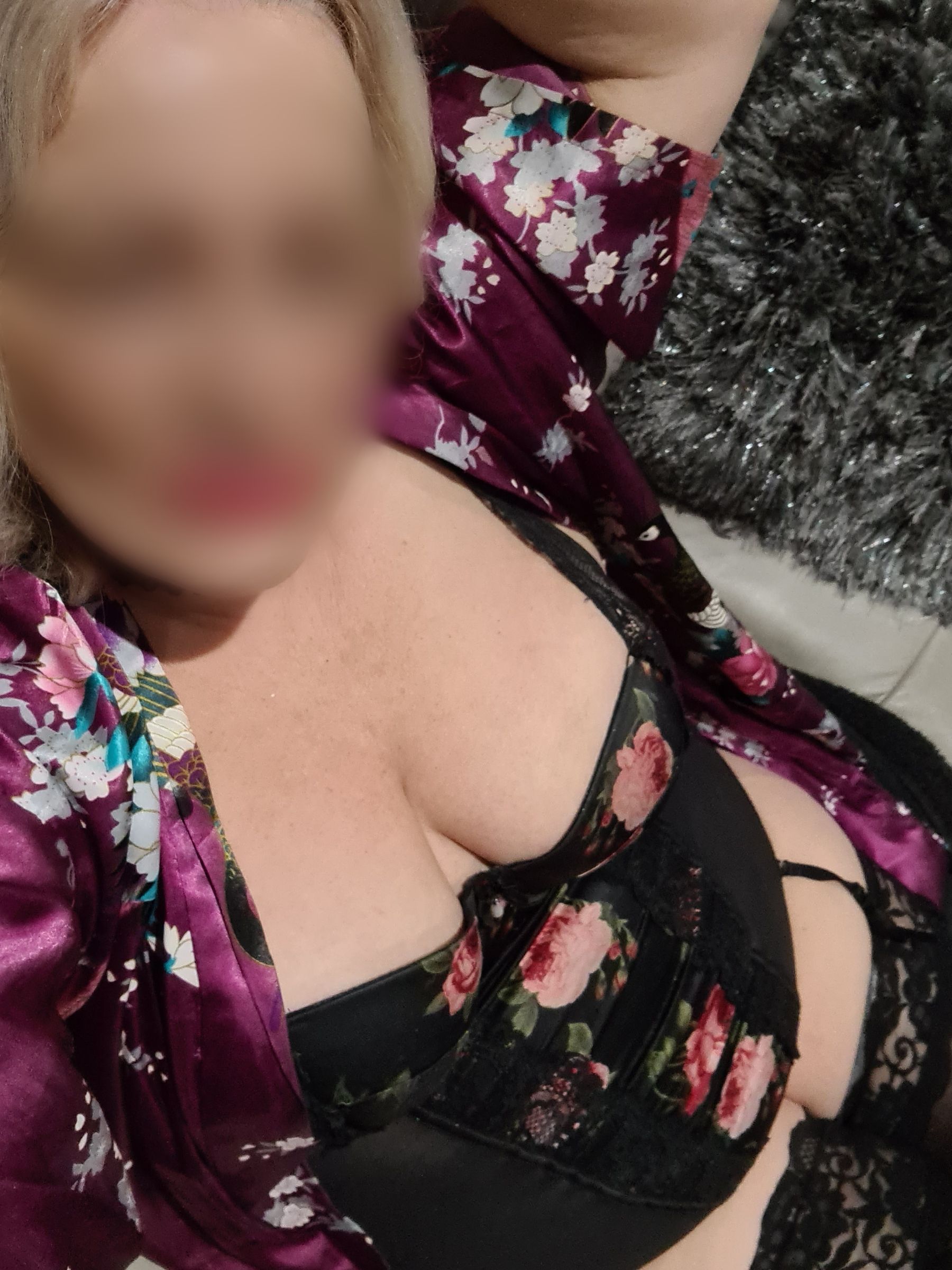 https://cdn.adultwork.com/gallery/G12/8379621.jpg