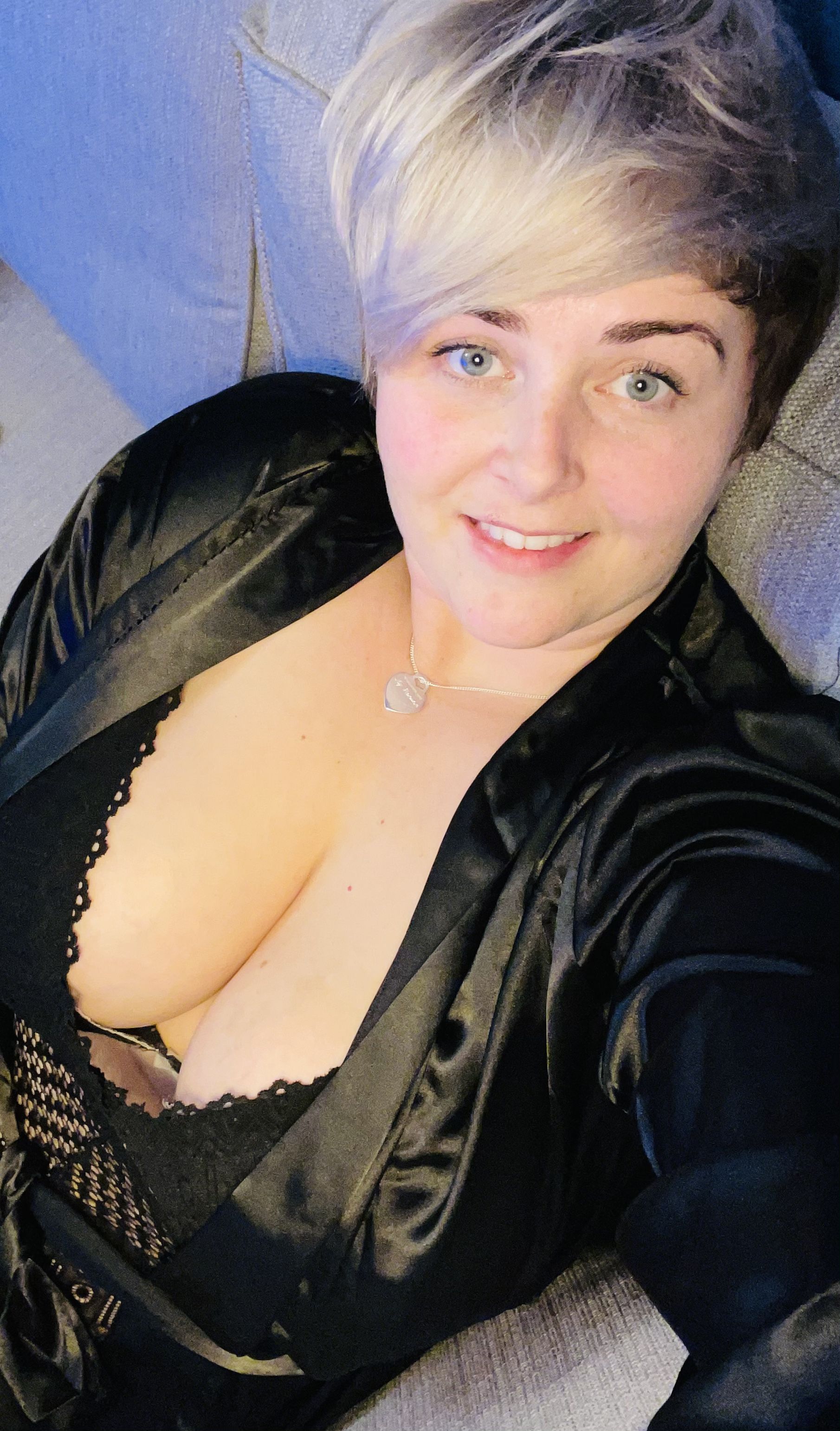 https://cdn.adultwork.com/gallery/G12/8382845.jpg