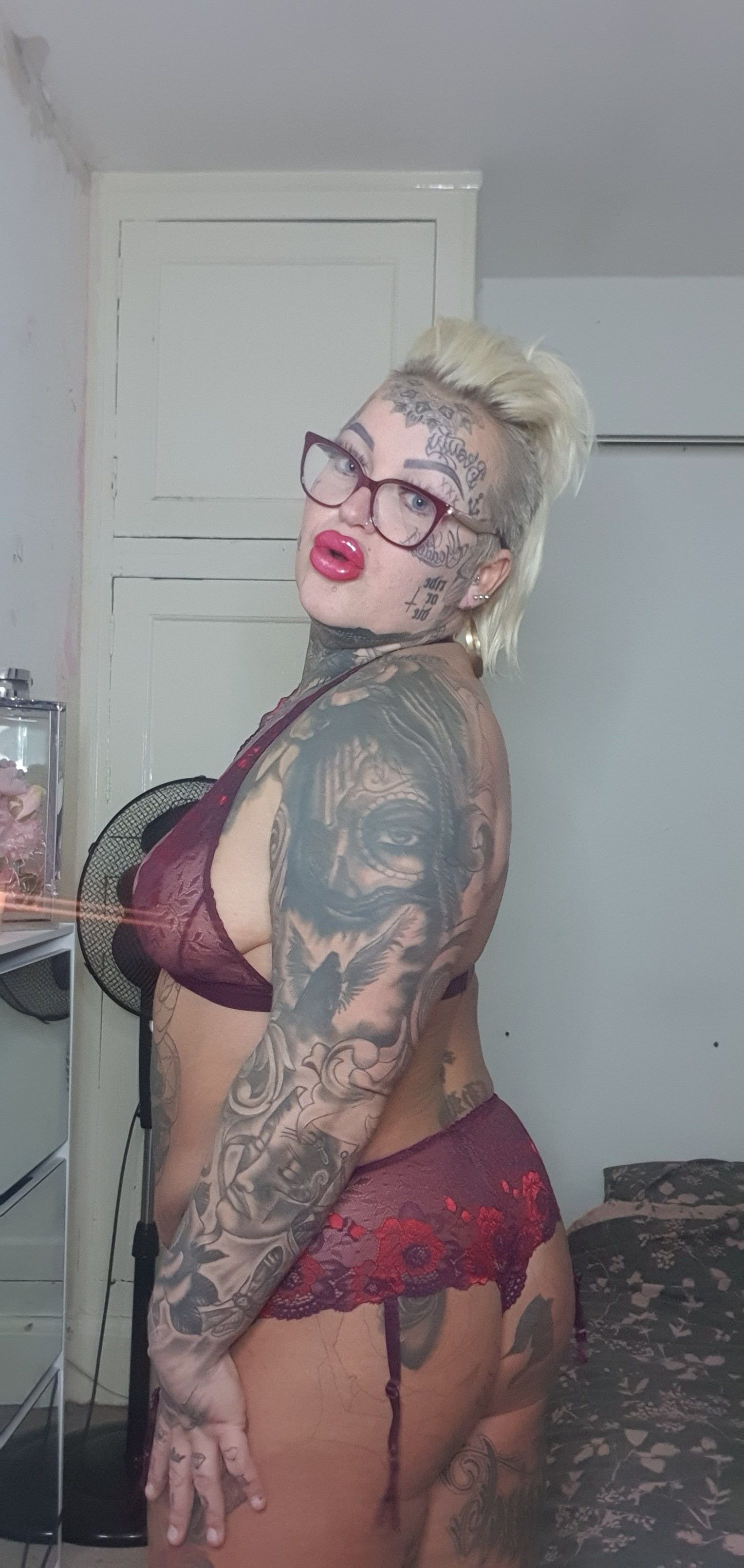 https://cdn.adultwork.com/gallery/G12/8384712.jpg