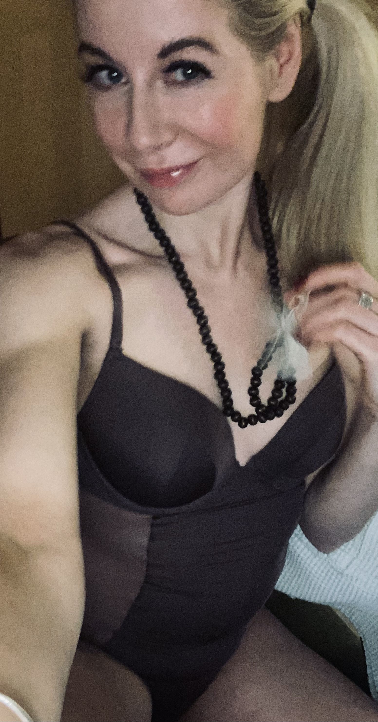 https://cdn.adultwork.com/gallery/G12/8385199.jpg