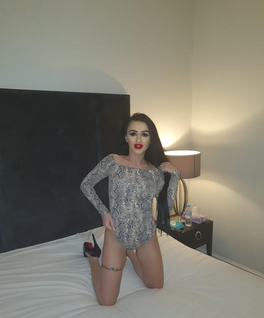 https://cdn.adultwork.com/gallery/G12/8388340.jpg