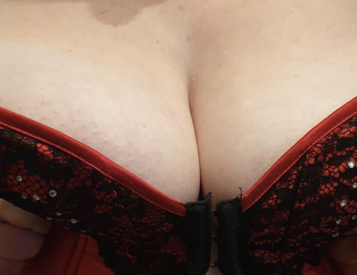 https://cdn.adultwork.com/gallery/G12/8388452.jpg