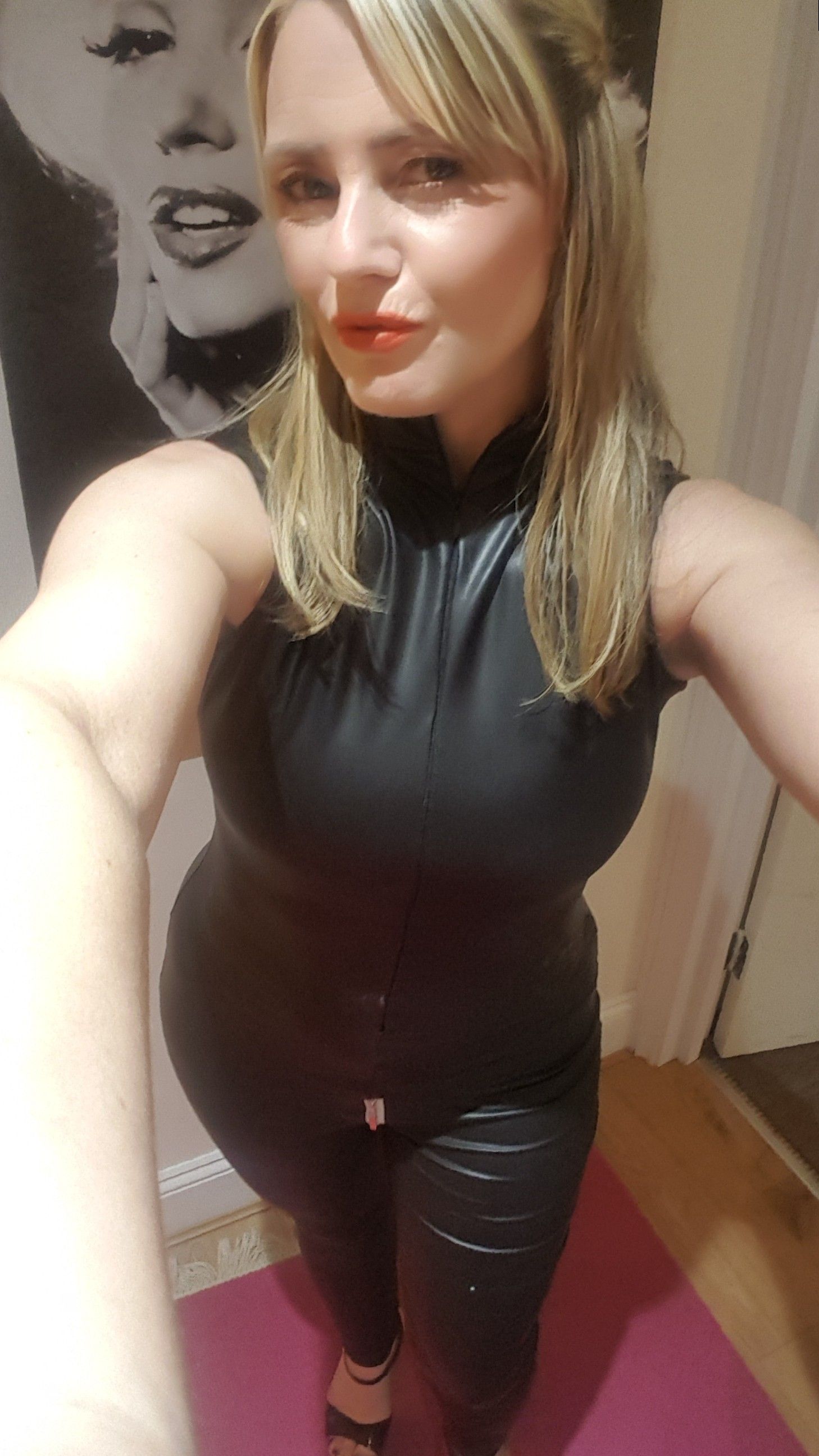 https://cdn.adultwork.com/gallery/G12/8390193.jpg