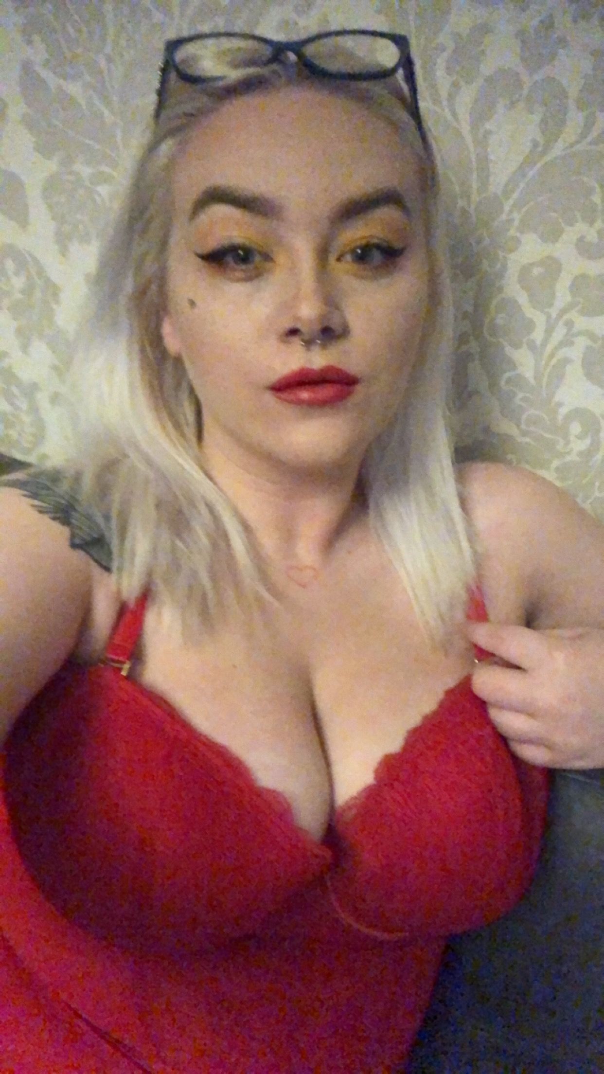 https://cdn.adultwork.com/gallery/G12/8391231.jpg