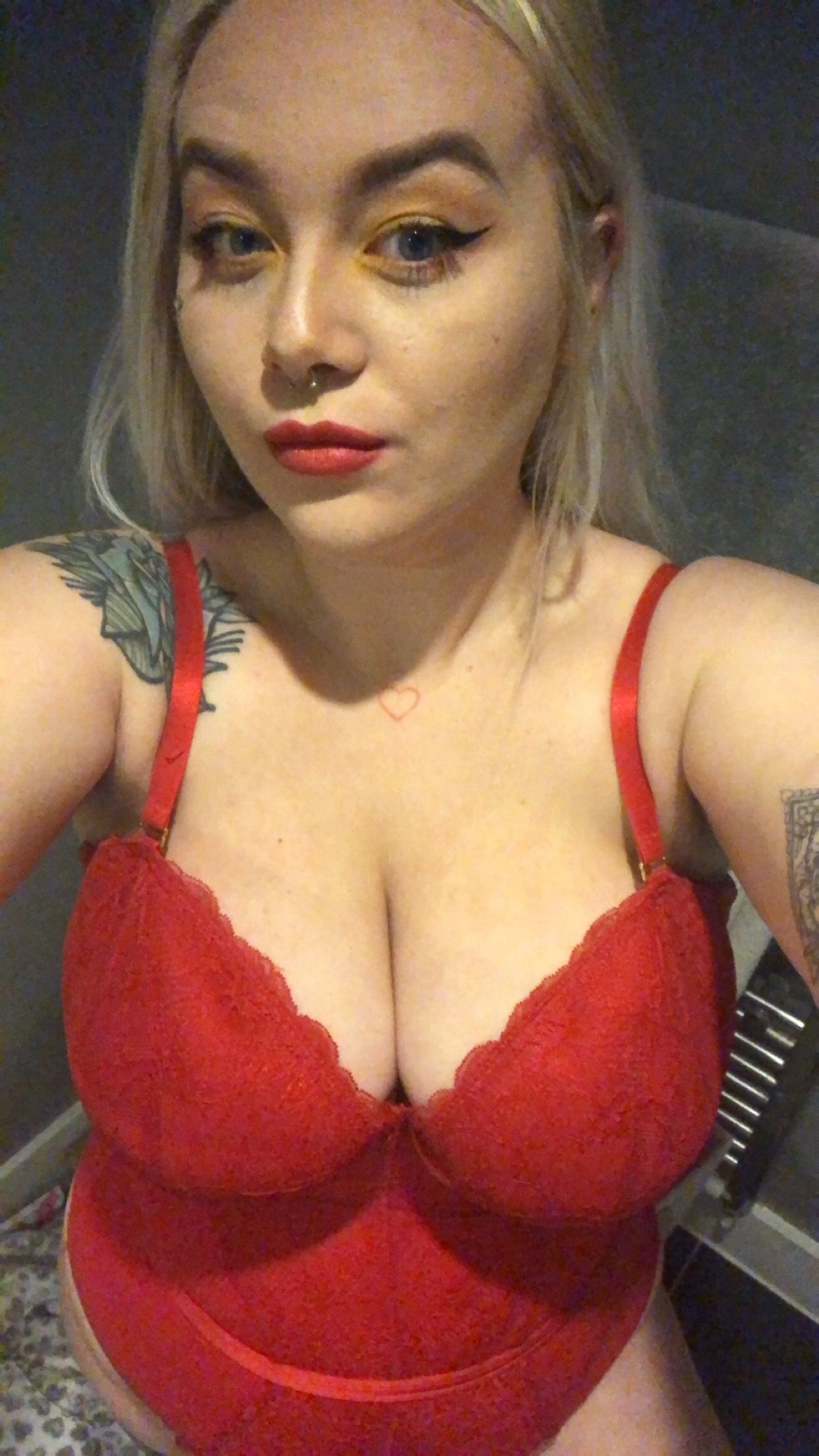 https://cdn.adultwork.com/gallery/G12/8391232.jpg