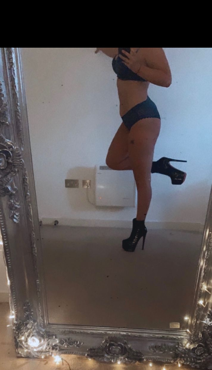 https://cdn.adultwork.com/gallery/G12/8392892.jpg