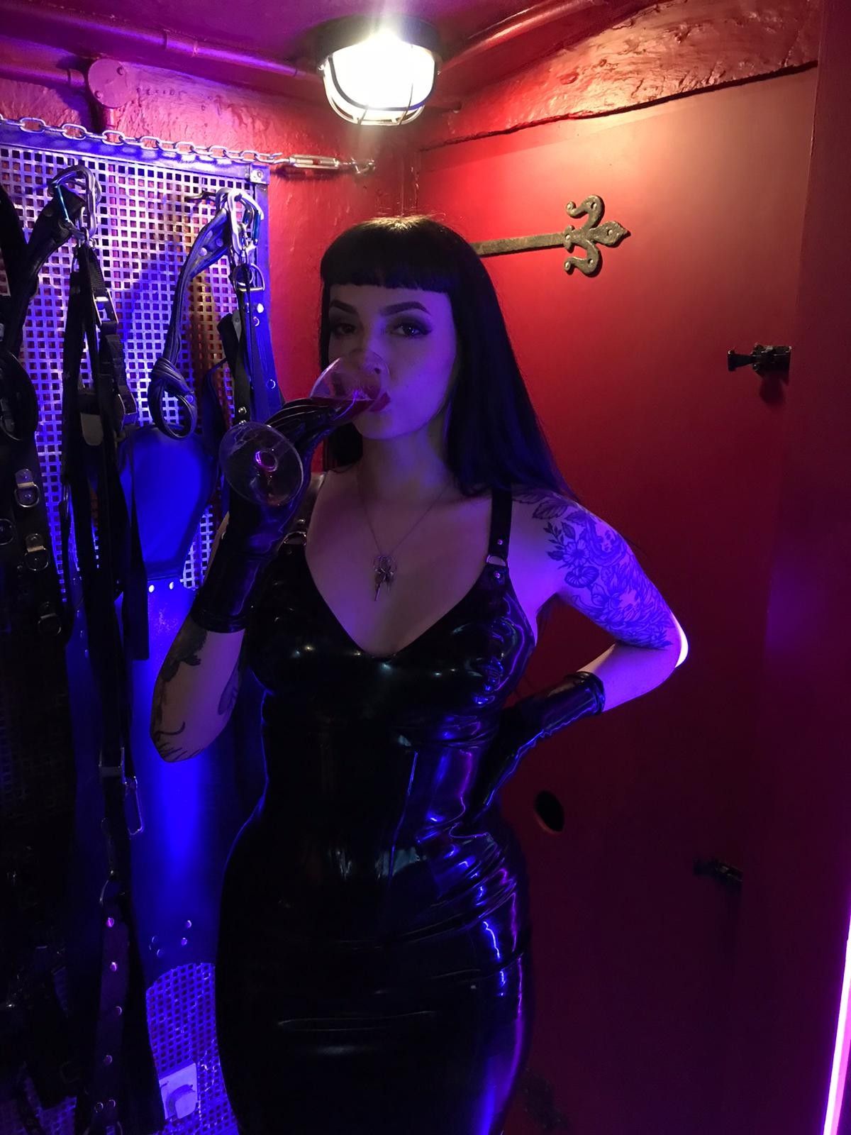 https://cdn.adultwork.com/gallery/G12/8393147.jpg