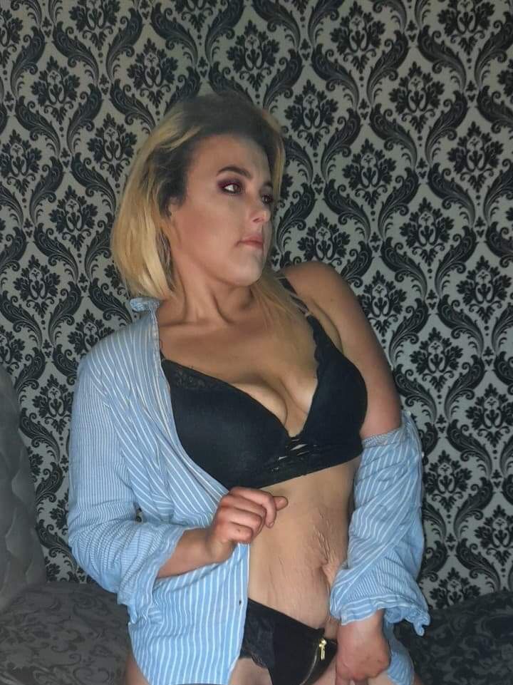 https://cdn.adultwork.com/gallery/G12/8398540.jpg