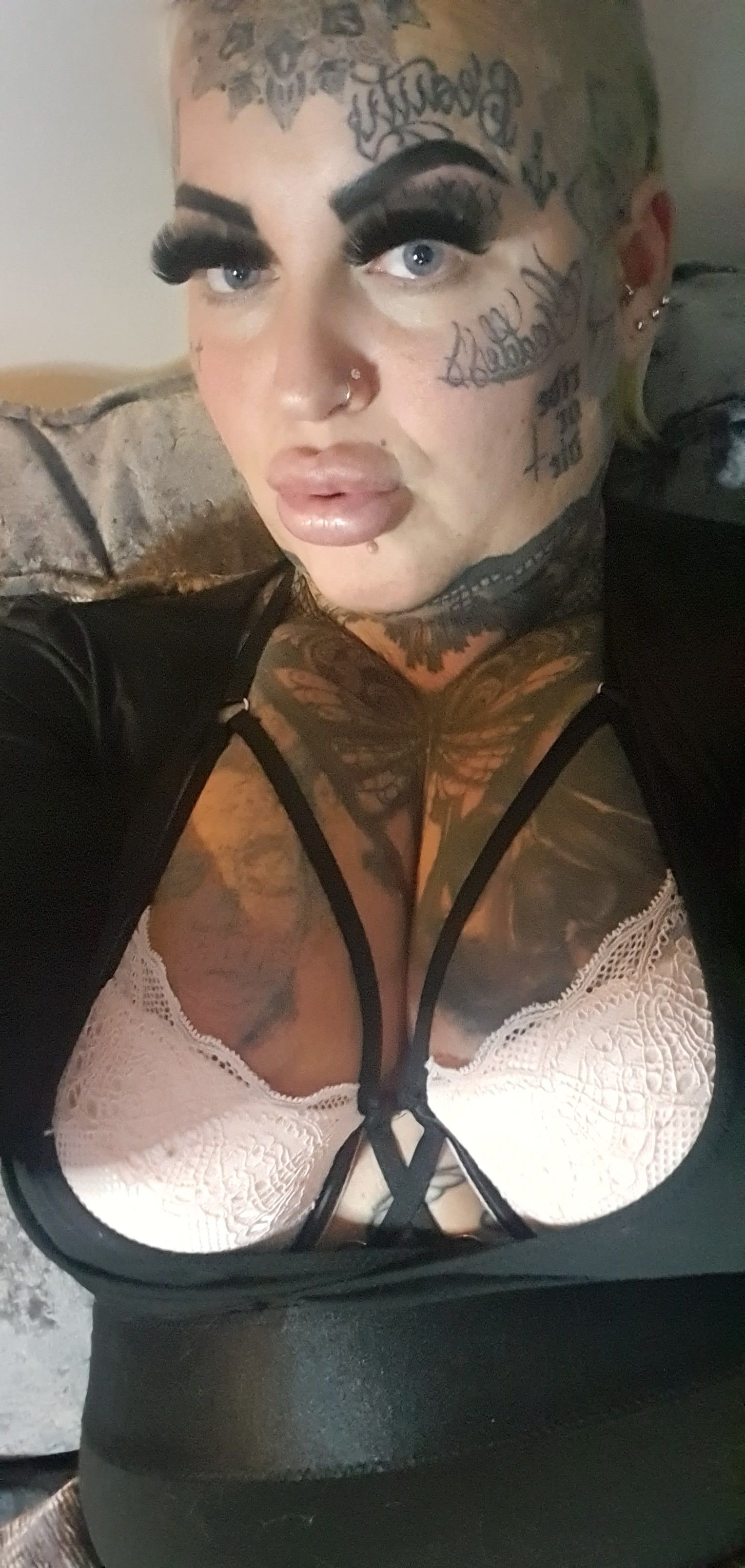 https://cdn.adultwork.com/gallery/G12/8400334.jpg