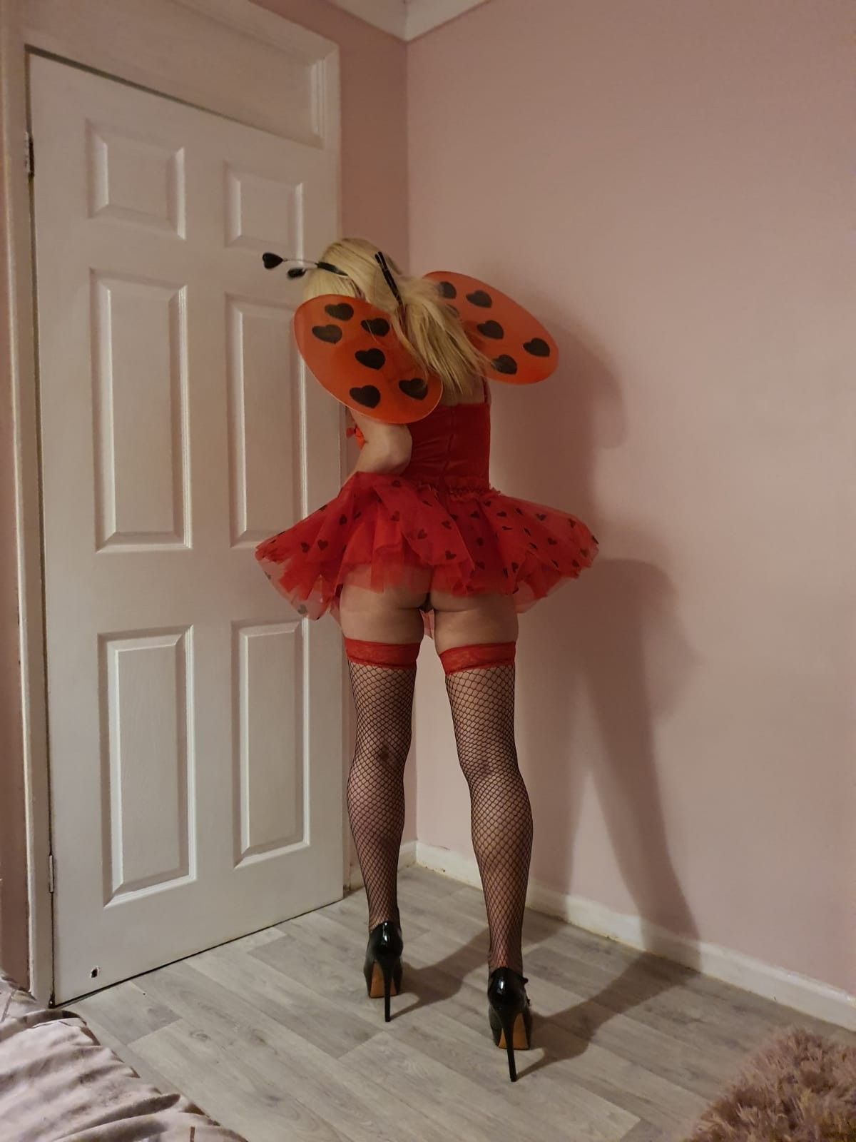 https://cdn.adultwork.com/gallery/G12/8402834.jpg