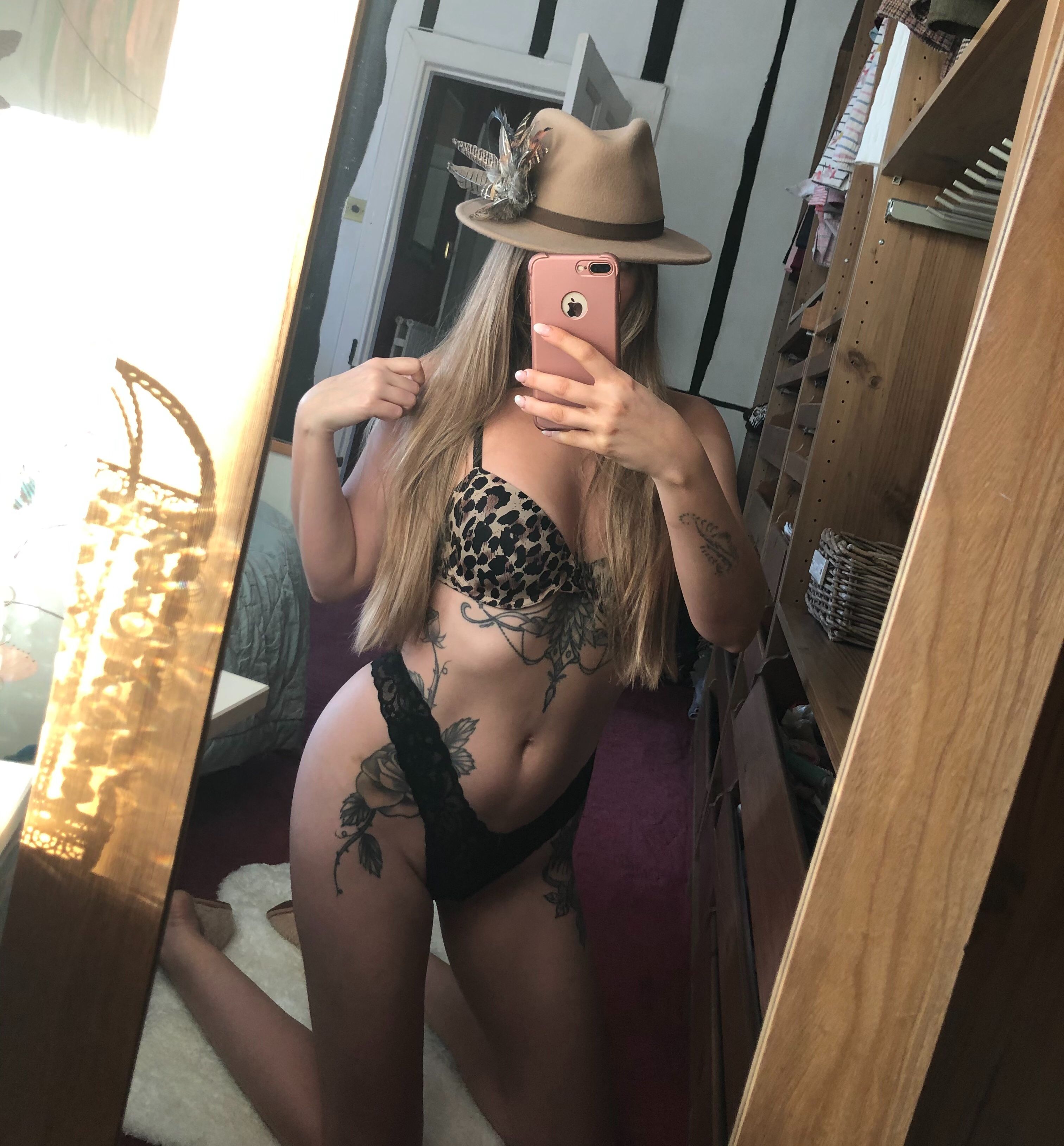 https://cdn.adultwork.com/gallery/G12/8403741.jpg