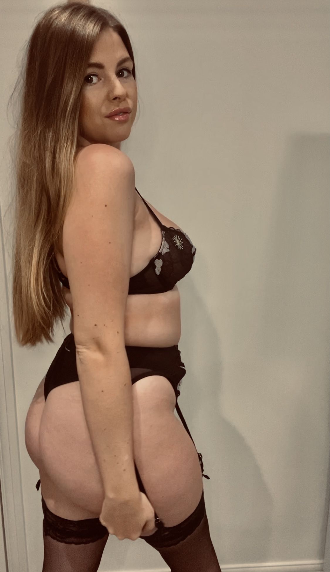 https://cdn.adultwork.com/gallery/G12/8403990.jpg