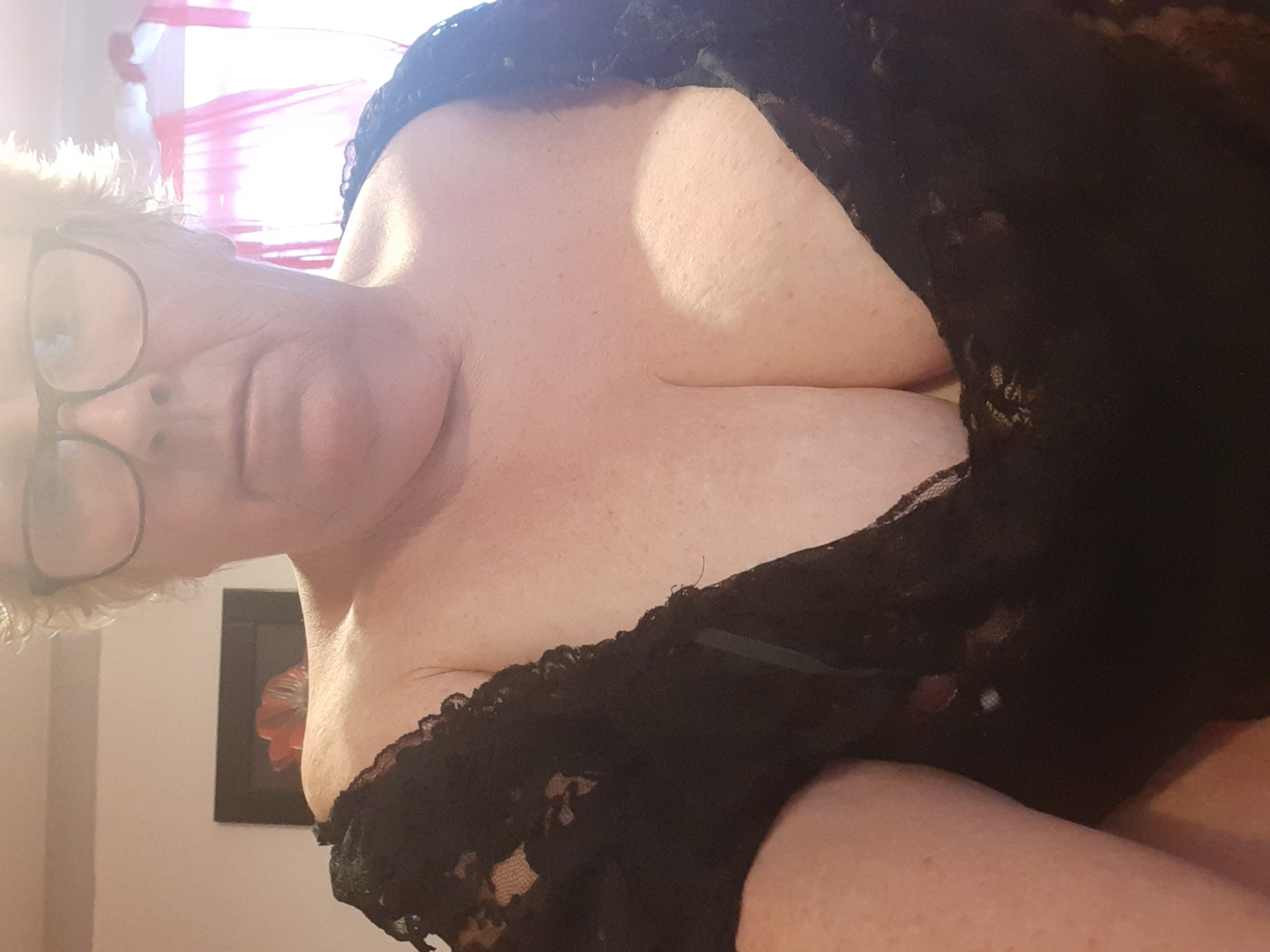 https://cdn.adultwork.com/gallery/G12/8406473.jpg