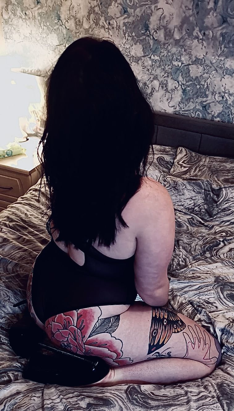 https://cdn.adultwork.com/gallery/G12/8409477.jpg