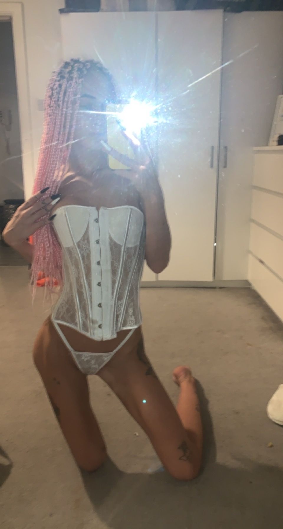 https://cdn.adultwork.com/gallery/G12/8409878.jpg