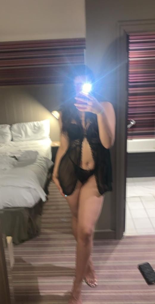 https://cdn.adultwork.com/gallery/G12/8409918.jpg