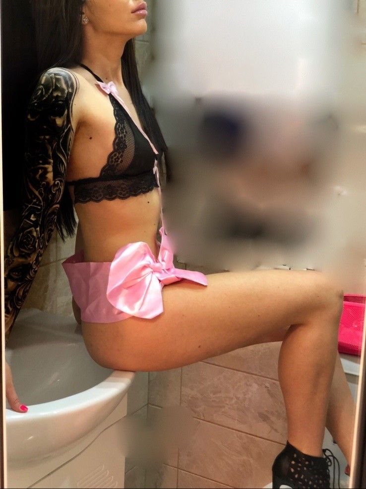 https://cdn.adultwork.com/gallery/G12/8412717.jpg