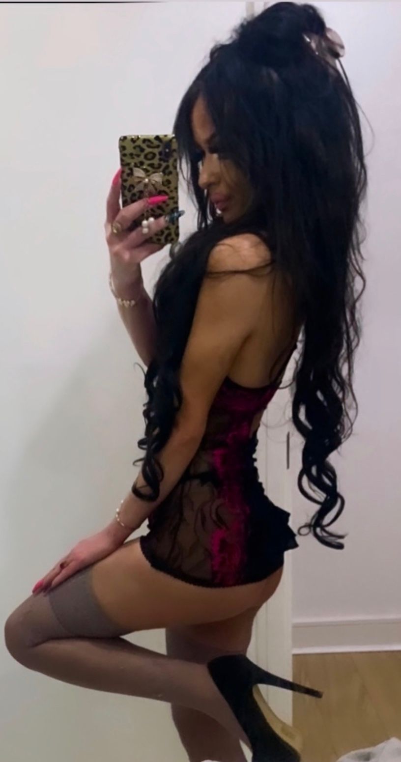 https://cdn.adultwork.com/gallery/G12/8416223.jpg