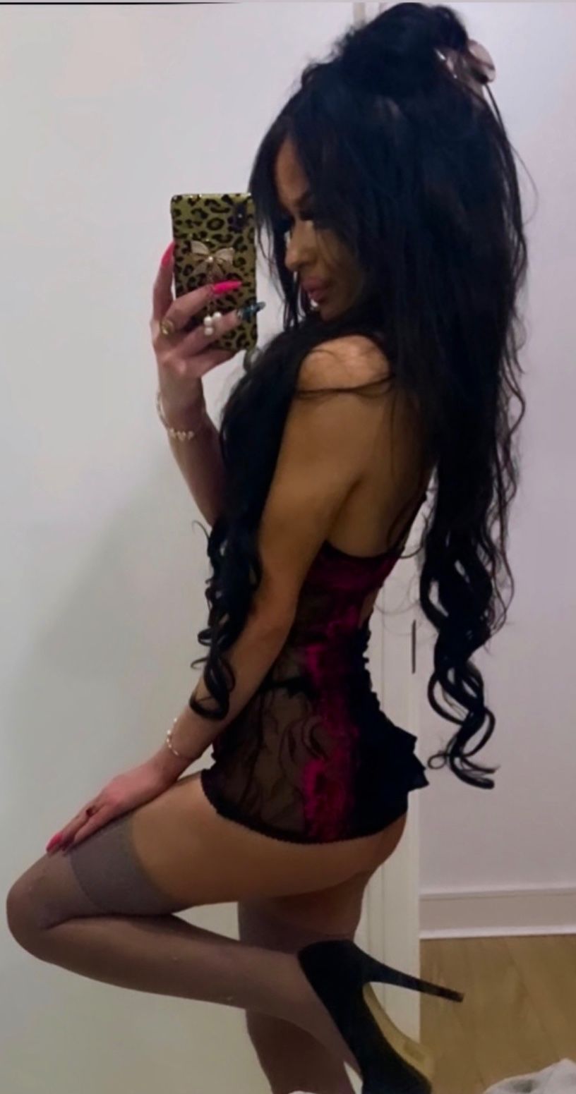 https://cdn.adultwork.com/gallery/G12/8416240.jpg