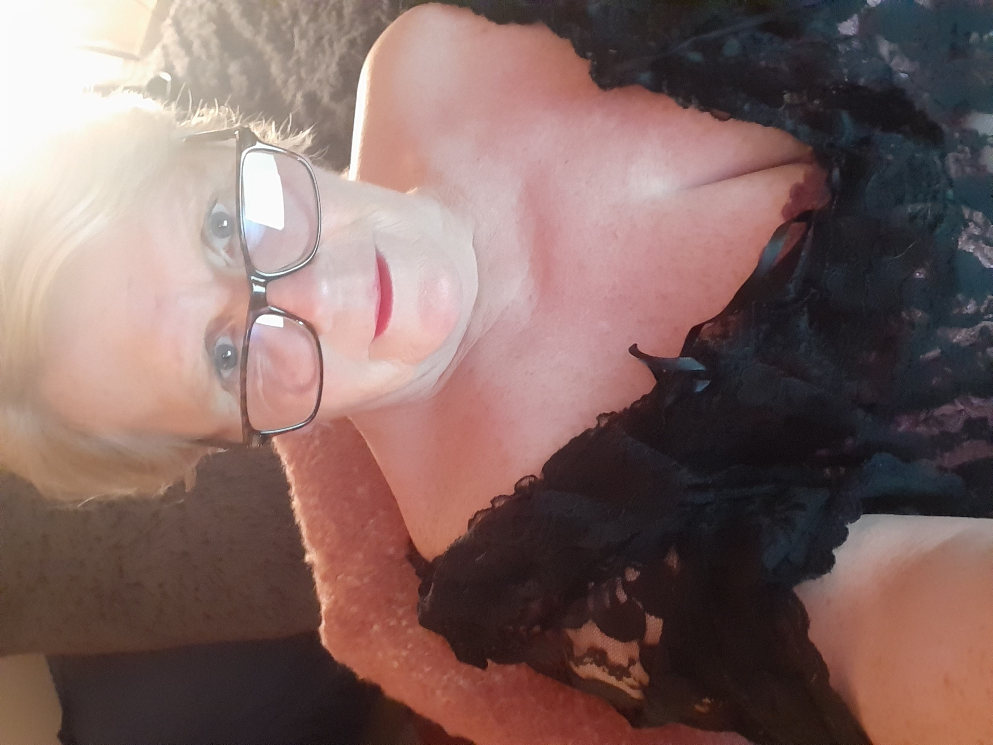 https://cdn.adultwork.com/gallery/G12/8417391.jpg