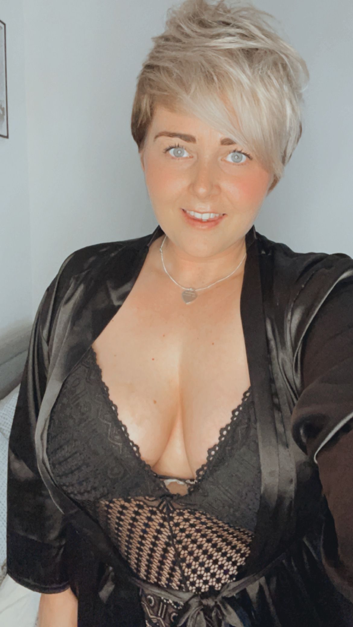 https://cdn.adultwork.com/gallery/G12/8417422.jpg