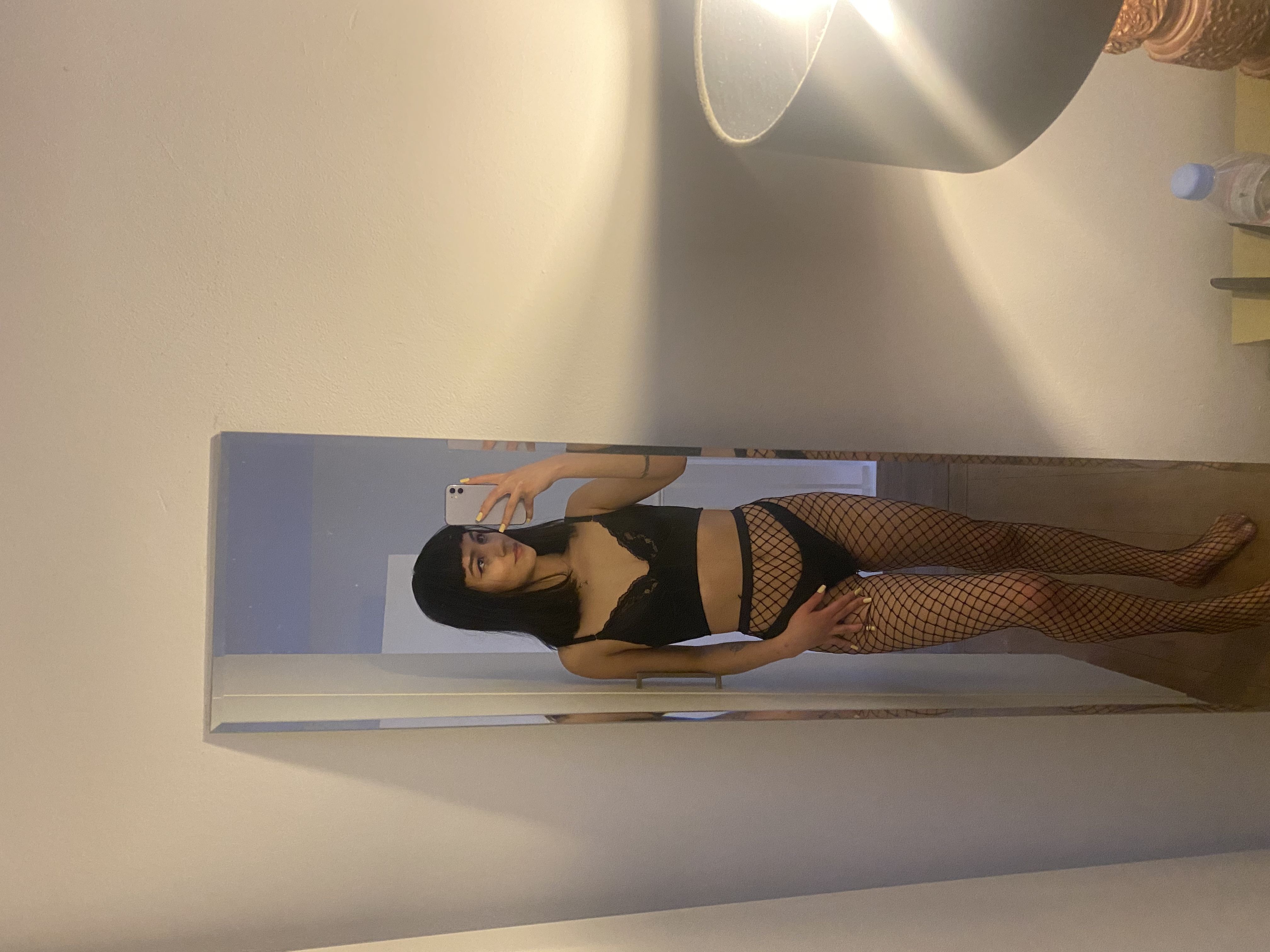 https://cdn.adultwork.com/gallery/G12/8422347.jpg