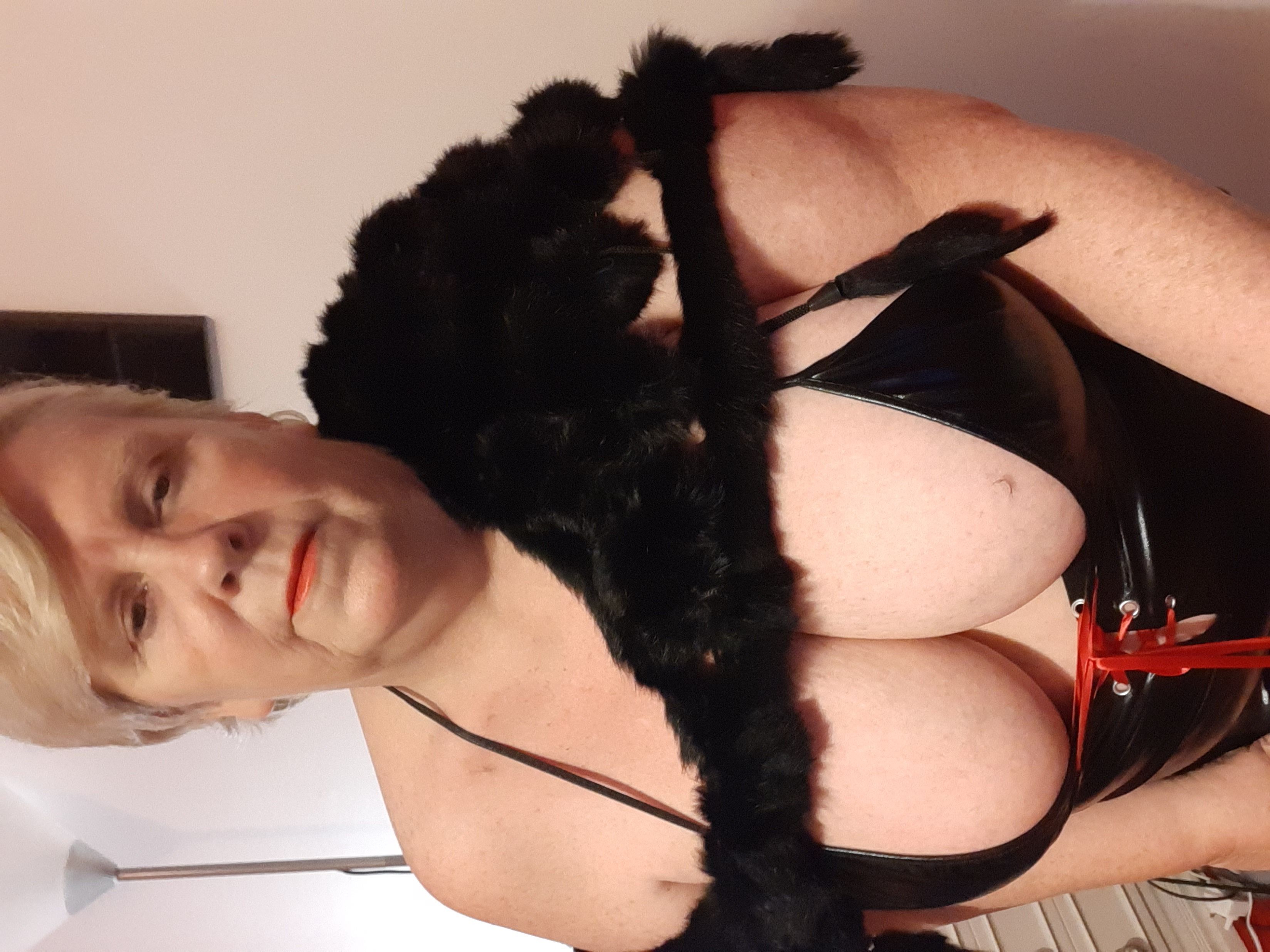 https://cdn.adultwork.com/gallery/G12/8422374.jpg